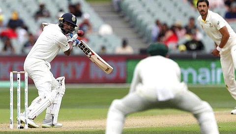 ഓസീസ് മണ്ണില്‍ റെക്കോര്‍ഡ് തീര്‍ത്ത് കോഹ് ലി, തുടരെ മെയ്ഡനെറിഞ്ഞ് വരിഞ്ഞ് മുറുക്കി ഹസല്‍വുഡ്‌