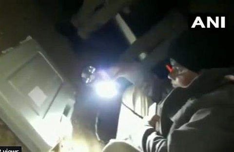 രാജസ്ഥാനിൽ ബാലറ്റ് യൂണിറ്റ് വഴിയരികിൽ ഉപേക്ഷിച്ച നിലയിൽ