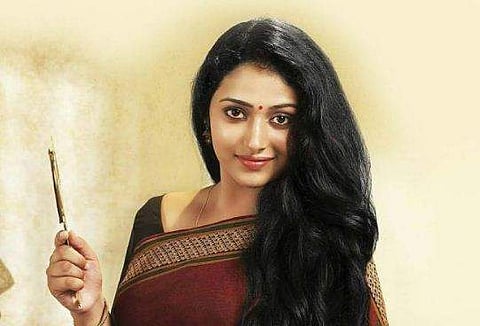 ദുബായിലിരിക്കുമ്പോഴും അനുസിത്താരയുടെ മനസ്സ് ആലപ്പുഴയില്‍, നെഞ്ചിടിപ്പിന്റെ കാരണം ഇതാണ്