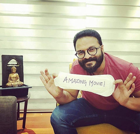 പാഡില്‍ അമേസിങ് മൂവി എന്നെഴുതി നടന്‍ ജയസൂര്യ