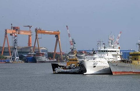 കൊച്ചി ഷിപ്പ്‌യാര്‍ഡില്‍ അറ്റകുറ്റപ്പണിക്കു കൊണ്ടുവന്ന കപ്പലില്‍ പൊട്ടിത്തെറി; അഞ്ചു പേര്‍ മരിച്ചു