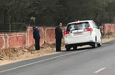 സ്വച്ഛ് ഭാരതിനെക്കുറിച്ച് വാതോരാതെ മോദി ; പൊതു നിരത്തില്‍ 'കാര്യം സാധിച്ച്' ബിജെപി മന്ത്രി