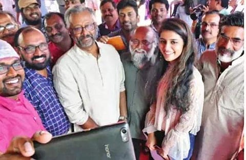 മതമൗലികവാദികളെ ഭയക്കില്ല, നിലപാടു വ്യക്തമാക്കി പ്രിയ വാര്യര്‍