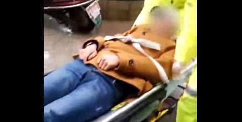 20 മണിക്കൂര്‍ കംപ്യൂട്ടര്‍ ഗെയിം കളിച്ച യുവാവിന് ചലനശേഷി നഷ്ടപ്പെട്ടു; കാല്‍ പോയിട്ടും സുഹൃത്തുക്കളോട് ഗെയിം പൂര്‍ത്തിയാക്കാന്‍ പറയുന്ന യുവാവിന്റെ വീഡിയോ വൈറല്‍