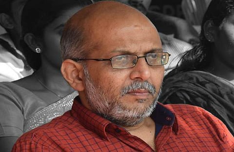 മണി മുഴങ്ങുന്നത് ആര്‍ക്കുവേണ്ടി ? 