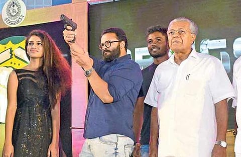 മുഖ്യമന്ത്രിക്ക് ഇരട്ടച്ചങ്കെന്ന് ജയസൂര്യ, സദസില്‍ നിലയ്ക്കാത്ത കരഘോഷം