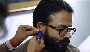 മേരിക്കുട്ടിയാവാന്‍ കാത് കുത്തി ജയസൂര്യ: വീഡിയോ കാണാം