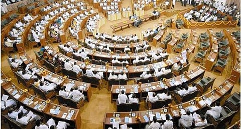 'കണ്ണടയ്ക്ക് പരമാവധി ചെലവഴിക്കാവുന്നത് പതിനായിരം രൂപ' ; ജെയിംസ് കമ്മീഷന്‍ റിപ്പോര്‍ട്ട് നടപ്പാക്കുന്നതില്‍ കാലതാമസം സമവായത്തിന് വേണ്ടിയെന്ന് സര്‍ക്കാര്‍