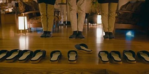 തനിയെ ചലിക്കുന്ന ചെരുപ്പും മേശയും കുഷ്യനും: ഇത് ജാലവിദ്യയല്ല, ജാപ്പനീസ് ഹോട്ടലിലെ സൗകര്യങ്ങളാണ്