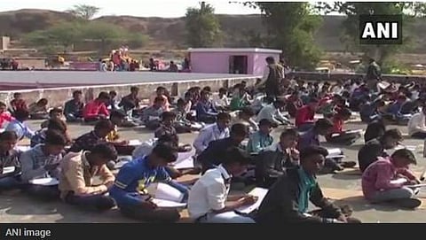 വോളിബോള്‍ കളിക്കാര്‍ക്കുവേണ്ടി സ്‌കൂളിനെ ലോഡ്ജാക്കി; വിദ്യാര്‍ത്ഥികള്‍ പരീക്ഷ എഴുതിയത് ടെറസില്‍ ഇരുന്ന്