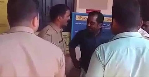 ലീഗ് പ്രവര്‍ത്തകരെ സ്റ്റേഷനില്‍ നിന്നും ബലമായി മോചിപ്പിച്ച സംഭവം : ആറ് പൊലീസുകാര്‍ക്ക് സസ്‌പെന്‍ഷന്‍