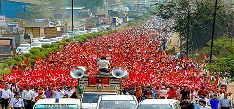 സമരവേദി മാറ്റണമെന്ന് മുംബൈ സര്‍ക്കാര്‍; സഭ വളയുമെന്ന് കിസാന്‍ സഭ