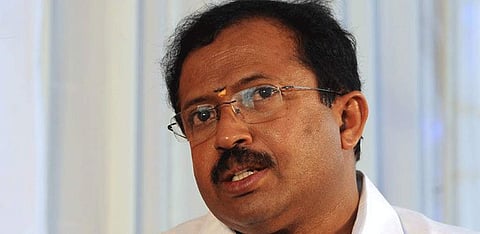 തരൂര്‍ എന്തിനാണ് വാക്‌സിന് തടസം നില്‍ക്കുന്നതെന്ന് വി മുരളീധരന്‍