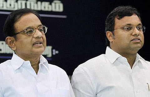 ചിദംബരത്തിന്റെ നിർദേശ പ്രകാരം കാർത്തിയ്ക്ക് ഏഴുലക്ഷം ഡോളർ നൽകിയെന്ന് മുഖർജി ദമ്പതികൾ ; ചിദംബരവും കുടുങ്ങിയേക്കും