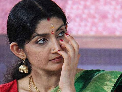 പുതിയ ചുവടുകളുമായി വീണ്ടും സജീവമാകാന്‍ ദിവ്യാ ഉണ്ണി: നൃത്തം ചെയ്യുന്നതിന്റെ വീഡിയോ