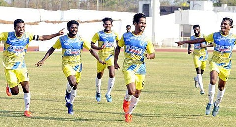 ഒരു ഗോള്‍ പോലും നേടാനാവാതെ മടക്കം ; സന്തോഷ് ട്രോഫിയില്‍ നിന്നും കേരളം പുറത്ത്