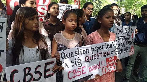 ചോദ്യപേപ്പർ ചോർന്നത് ഡൽഹിയിൽ നിന്ന്; അധ്യാപകരടക്കം മൂന്ന് പേർ പിടിയിൽ