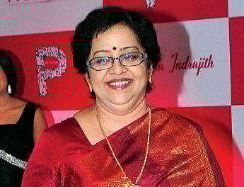 'ലാലേട്ടനെ കണ്ടു പഠിക്കാന്‍ ഞാന്‍ മക്കളോട് പറയാറുണ്ട്'; മോഹന്‍ലാലിനെ പുകഴ്ത്തി മല്ലിക സുകുമാരന്‍