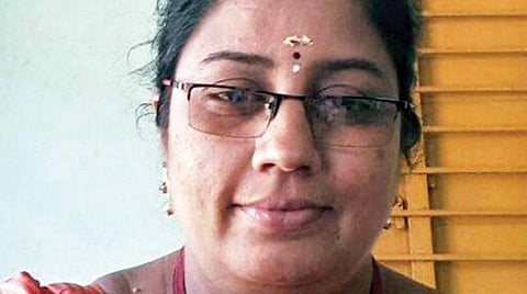  'വഴങ്ങിക്കൊടുത്താൽ' നിറയെ മാർക്കും പണവും ; വിദ്യാർത്ഥിനികളെ ഉപദേശിച്ച അധ്യാപിക അറസ്റ്റിൽ