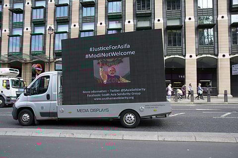 കത്തുവ പ്രതിഷേധം ലണ്ടനിലും; മോദിക്കെതിരെ പ്ലക്കാര്‍ഡുകള്‍; തലകുനിച്ച് രാജ്യം