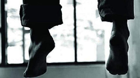 ദളിത് ഗവേഷകവിദ്യാര്‍ത്ഥി ഹോസ്റ്റല്‍ റൂമില്‍ ആത്മഹത്യ ചെയ്തു