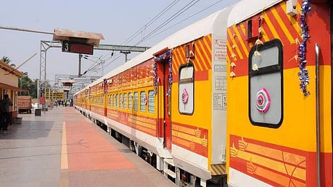 രാത്രി യാത്രക്കാര്‍ക്ക് ആശ്വാസകരമായി റെയില്‍വേയുടെ അന്ത്യോദയ എക്‌സ്പ്രസ്: ഇനി റിസര്‍വേഷനില്ലാതെയും രാത്രി യാത്രചെയ്യാം