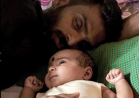 മതമില്ലാതെ വളരുന്ന മകന്റെ പേര് പുറത്തുവിട്ട് വിനീത്;  മതമില്ലെങ്കിലും പേരില്‍ ഫുട്‌ബോള്‍ മസ്റ്റാണ്!