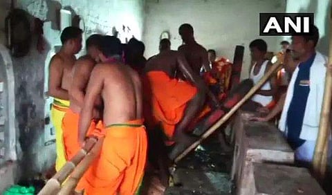 400 വര്‍ഷത്തില്‍ ആദ്യമായി ഈ ക്ഷേത്രത്തില്‍ പുരുഷന്മാര്‍ പ്രവേശിച്ചു; ആചാരം ലംഘിച്ചതിന് കാരണം ആഗോളതാപനം