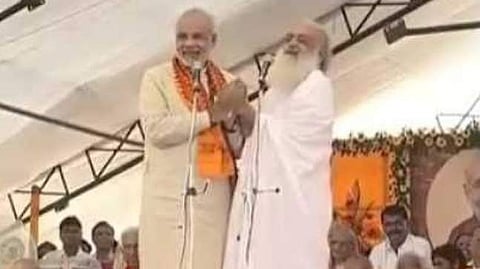 മോദിയെ അനുഗ്രഹിച്ച് ആസാറാം ബാപ്പു; ബലാത്സംഗകേസിലെ ശിക്ഷ 'ആഘോഷമാക്കി' സോഷ്യല്‍ മീഡിയ