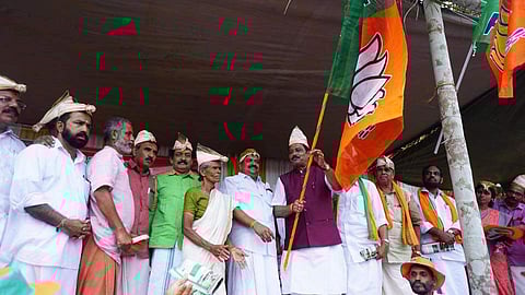 കീഴാറ്റൂര്‍ സമരം ബിജെപി ഹൈജാക്ക് ചെയ്യുന്നു; ബിജെപി പരിപാടിയില്‍ പങ്കെടുത്തത് തെറ്റെന്നും വയല്‍ക്കിളികള്‍