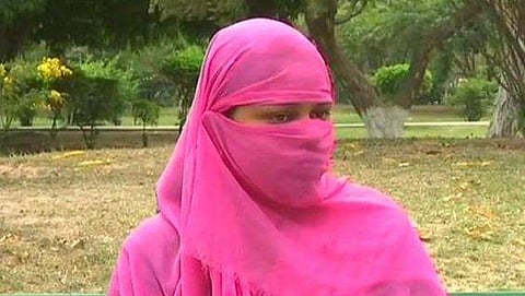 'ഇസ്ലാമിലേക്ക് മതം മാറാന്‍ നിര്‍ബന്ധിക്കുന്നു, നഗ്ന ചിത്രങ്ങള്‍ പ്രചരിപ്പിച്ചു'; ഭര്‍ത്താവിനെതിരേ കടുത്ത ആരോപണവുമായി യുവതി