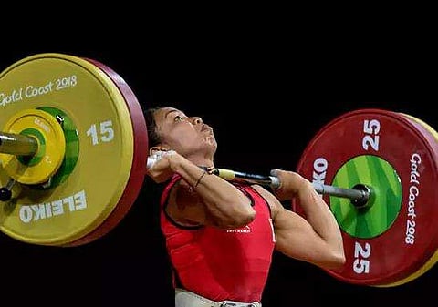 ഫിസിയോ പോലും ഒപ്പമില്ല, എന്നിട്ടും ചാനു സ്വര്‍ണം എടുത്തുയര്‍ത്തി; പരസ്പരം പഴിചാരി ഇന്ത്യന്‍ ഒളിമ്പിക്‌ അസോസിയേഷന്‍