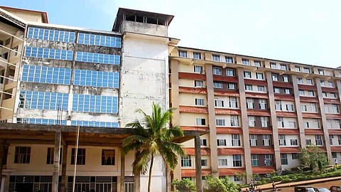 ഉടമയെത്തുന്നത് ഫീസും തലവരിപ്പണവും വാങ്ങാൻ മാത്രം, പ്രിൻസിപ്പലിനെയും കാണാനില്ല ; കണ്ണൂർ മെഡിക്കൽ കോളേജ് നാഥനില്ലാക്കളരി