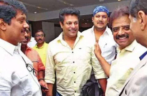 ചാനലുകളിലും റേഡിയോയിലും പാട്ടു കേള്‍പ്പിക്കുന്നതിന് റോയല്‍റ്റി നല്‍കണം; നിയമ നടപടിയുമായി ഗായകരുടെ സംഘടന