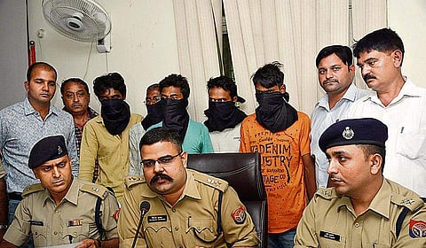 വിവാഹം കഴിക്കമണമെന്ന് ആവശ്യപ്പെട്ട പെണ്‍കുട്ടിയെ കാമുകനും പിതാവും ചേര്‍ന്ന് കൊലപ്പെടുത്തി