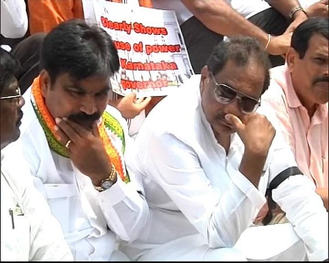 ബിജെപി മുള്‍മുനയില്‍; രണ്ടു സ്വതന്ത്രരും കോണ്‍ഗ്രസിന് ഒപ്പം;പിന്തുണ 118 ആയി വര്‍ധിച്ചതായി ജെഡിഎസ് സഖ്യം 