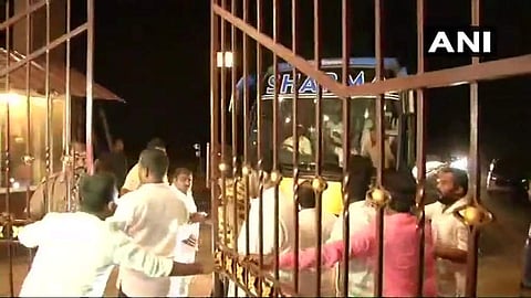 എംഎല്‍എമാര്‍ കേരളത്തിലേക്ക്? വാളയാറില്‍ കനത്ത സുരക്ഷയൊരുക്കി കേരള പൊലീസ്