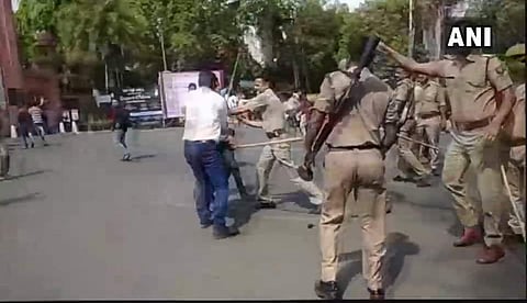 മുഹമ്മദലി ജിന്നയുടെ ചിത്രം; അലിഗഡ് യുണിവേഴ്‌സിറ്റിക്ക് മുന്നില്‍ ഹിന്ദുസംഘടനകളുടെ പ്രതിഷേധം ശക്തം