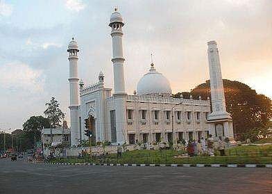 നോമ്പു മുറിക്കാന്‍ ഔഷധക്കഞ്ഞി; 200 വര്‍ഷം പഴക്കമുള്ള പട്ടാളപ്പള്ളി വ്യത്യസ്തമാകുന്നത് ഇങ്ങനെയൊക്കെയാണ്