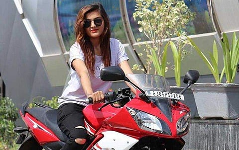 ഇത് സൂറത്തിലെ സുന്ദരിയായ പെണ്‍ ഗുണ്ട; വടിവാളുമായി കൊലവിളി നടത്തിയതിന് ലേഡി ഡോണ്‍ വീണ്ടും അറസ്റ്റില്‍