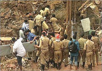 കോഴിക്കോട് കെട്ടിട നിർമ്മാണത്തിനിടെ മണ്ണിടഞ്ഞ് അപകടം: മരണം രണ്ടായി