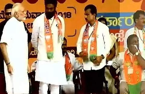 ബല്ലാരിയില്‍ റെഡ്ഡി സഹോദരനൊപ്പം വേദി പങ്കിട്ട് മോദി; ബിജെപിയുടെ അഴിമതി വിരുദ്ധ പ്രചാരണം പൊളിയുന്നു