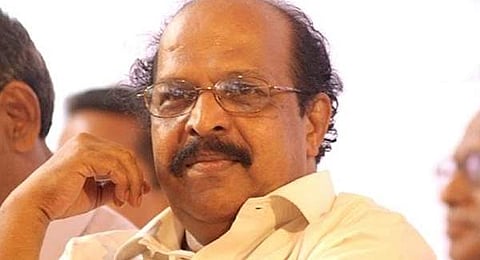 സര്‍ക്കാര്‍ ഫണ്ട് തന്നില്ലെങ്കില്‍ എന്തുചെയ്യും?;  റോഡിന്റെ ശോച്യാവസ്ഥയ്‌ക്കെതിരെ ജി സുധാകരന്‍