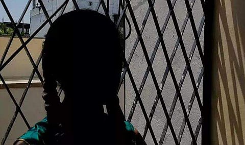 'ഡാഡിയോട് പറഞ്ഞു,  അങ്ങനെ ചെയ്യരുതെന്ന്; രണ്ടാനച്ഛനില്‍ നിന്നുണ്ടായ പീഡനത്തെക്കുറിച്ച് തുറന്നു പറഞ്ഞ് 13കാരി