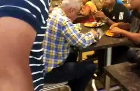 നിങ്ങള്‍ ഇന്ത്യക്കാരനല്ലേ? രാജ്ദീപിനു നേരെ ആക്രോശിച്ച് മോദി ഭക്തന്‍ (വിഡിയോ)