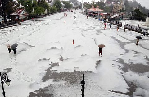 മഞ്ഞുവീഴ്ച: മുന്‍ മുഖ്യമന്ത്രിയും സംഘവും കേദാര്‍നാഥില്‍ കുടുങ്ങി