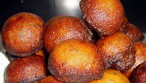 'ശബരിമല ഉണ്ണിയപ്പം കഠിനം പൊന്നയ്യപ്പാ'; ഇനി ഉണ്ണിയപ്പം പല്ലുകളയില്ല, കടിച്ചാല്‍ പൊട്ടുന്ന പ്രസാദമുണ്ടാക്കാന്‍ ദേവസ്വം ബോര്‍ഡ്