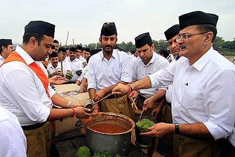 മുസ്ലീങ്ങളെ തൃപ്തിപ്പെടുത്താന്‍ ഈദ് മിലാനുമായി ആര്‍എസ്എസ്