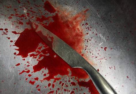 മദ്യപിക്കാന്‍ പണം നല്‍കിയില്ല; അമ്മയുടെ കഴുത്തറുത്തെടുത്ത് മകന്‍ ഓടി; കുറ്റിക്കാട്ടില്‍ വലിച്ചെറിഞ്ഞു; അറസ്റ്റ്