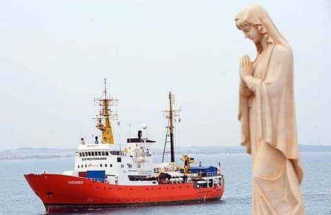 തുറമുഖം അടച്ച് ഇറ്റലിയും മാള്‍ട്ടയും; കടലില്‍ കുടുങ്ങിയ 600 അഭയാര്‍ഥികള്‍ക്ക് സ്വാഗതമോതി സ്‌പെയിന്‍